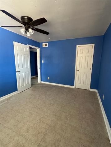 516 Holiday Drive 49 Galveston TX 77550