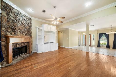 2422 Turberry Drive West Columbia TX 77486