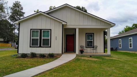 903 Nolan Street Navasota TX 77868