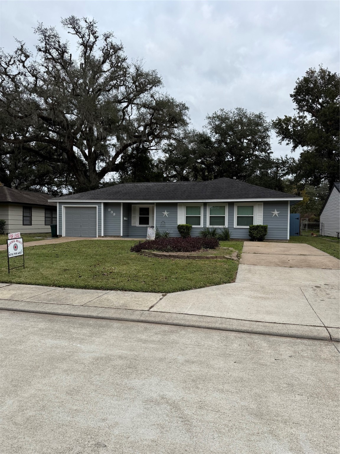 833 Magnolia Street Lake Jackson TX 77566
