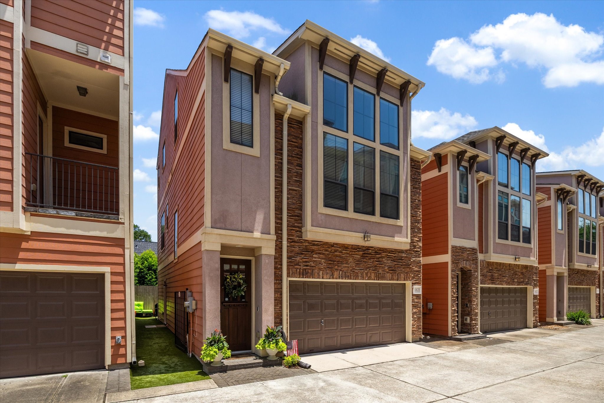 1042 W 23rd Street B Houston TX 77008
