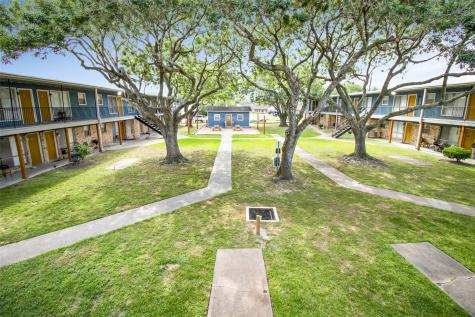 1305 Memorial Drive 06 Baytown TX 77520