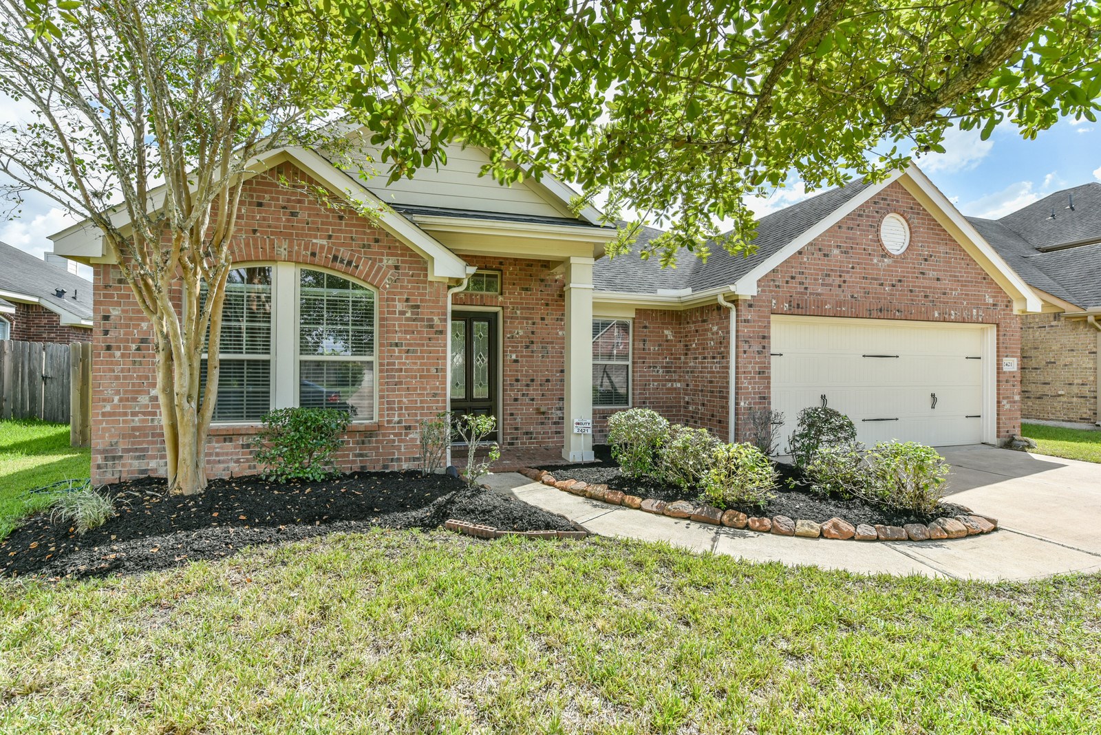 2421 Avalon Trace Lane Pearland TX 77581