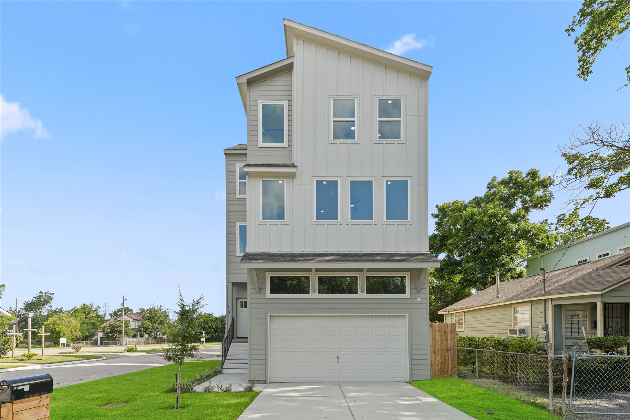 1401 E 33rd Street Houston TX 77022