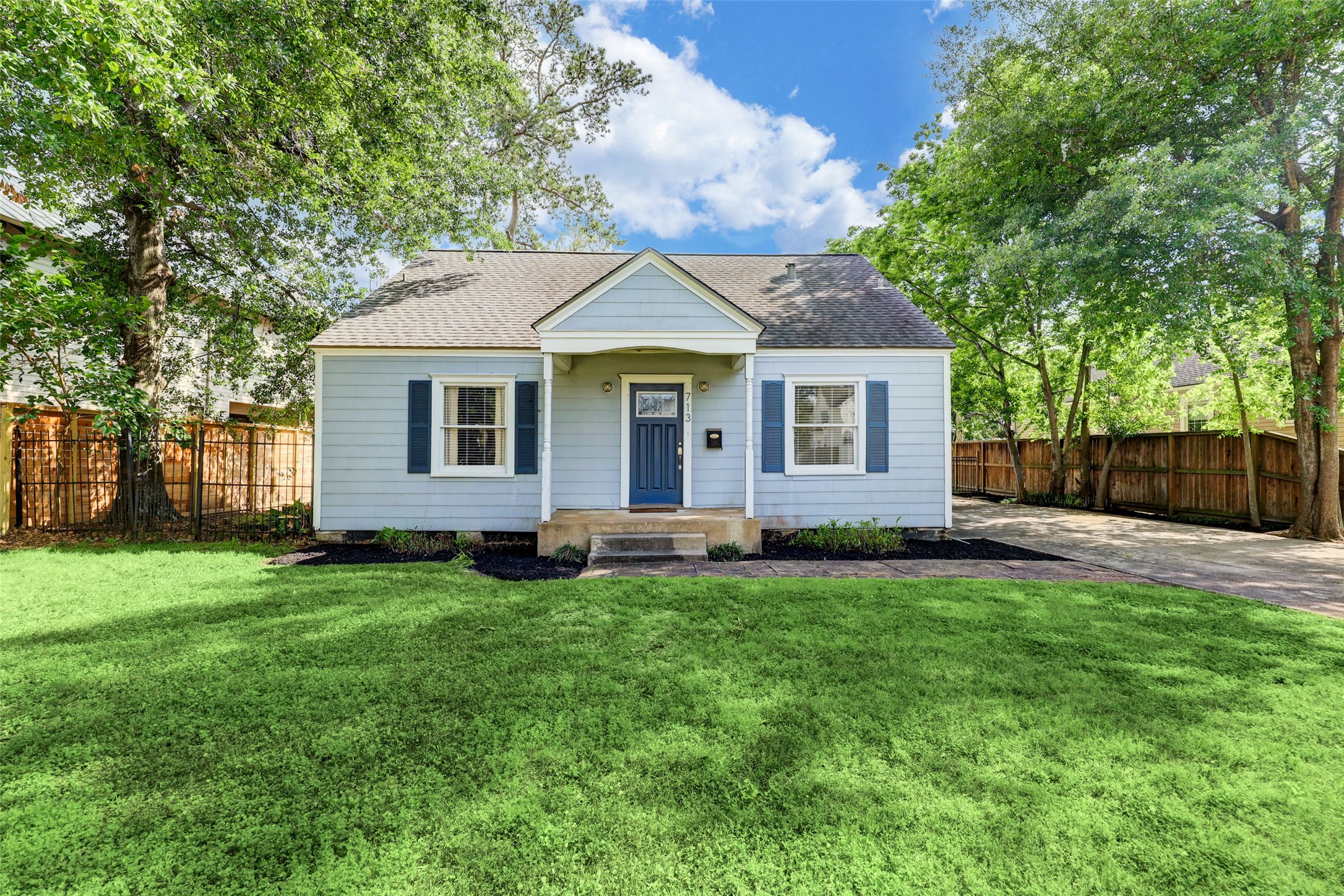 713 Sue Barnett Drive Houston TX 77018