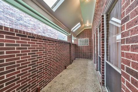16 Kelliwood Courts Circle Katy TX 77450