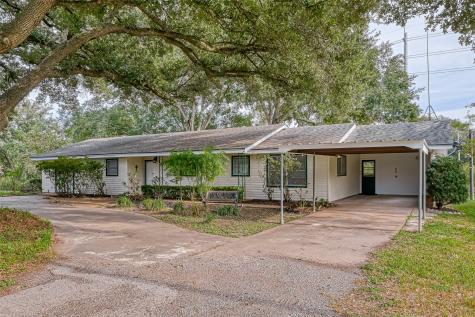 203 College Street East Bernard TX 77435