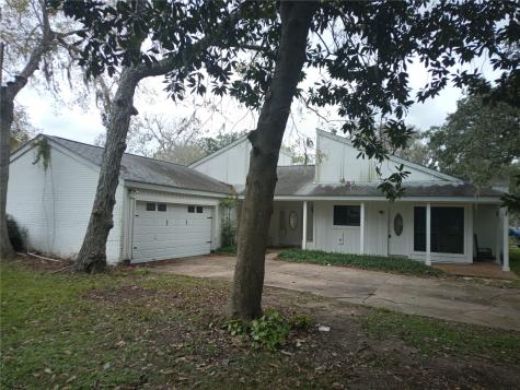 1 Canterbury Lane West Columbia TX 77486