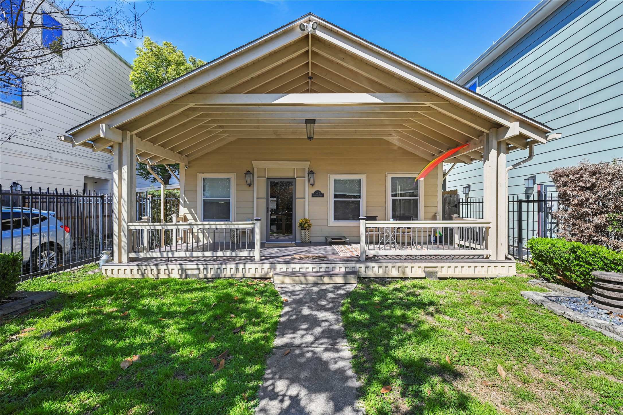 1612 Vermont Street Houston TX 77006