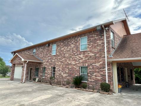 1424 N Market Loop Baytown TX 77521