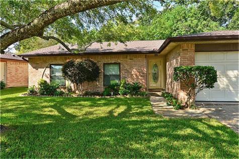 6012 Leafwood Circle League City TX 77573