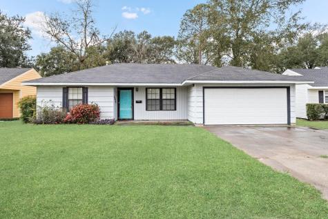 5123 Main Avenue Groves TX 77619
