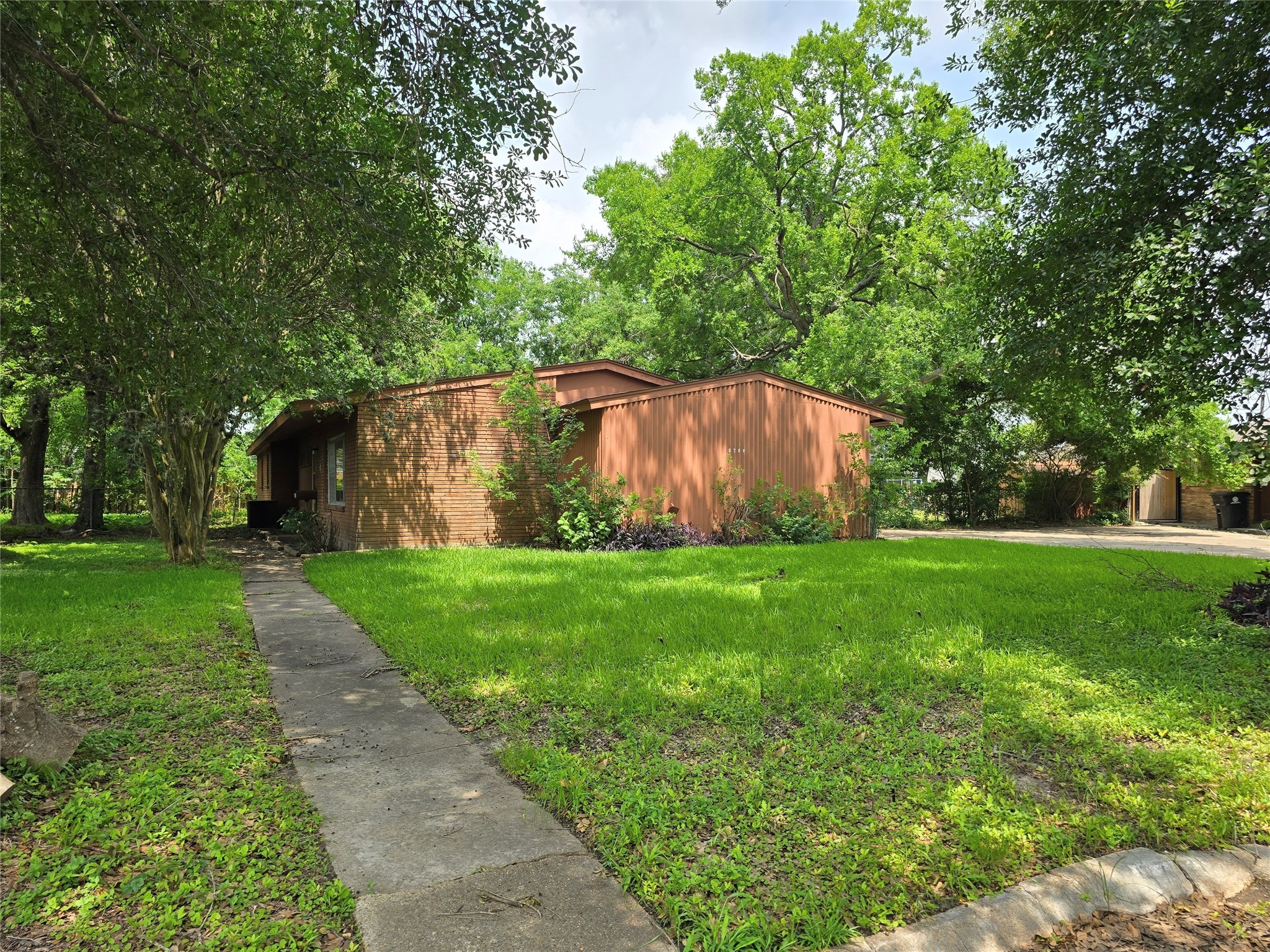 5759 Winding Creek Way Houston TX 77017