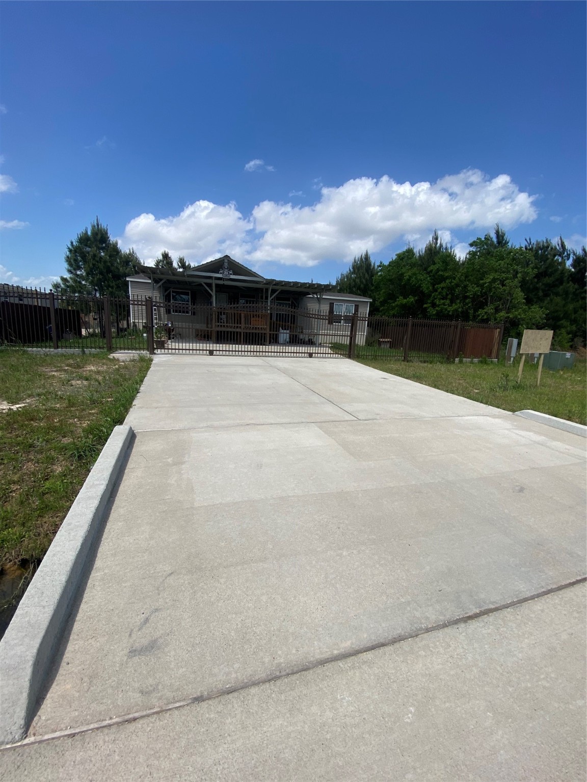 304 Road 5242 Cleveland TX 77327