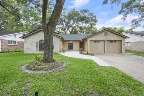 5017 Oak Court Dickinson TX 77539