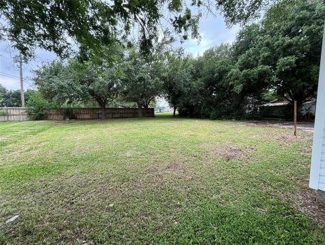 409 Merchant Street El Campo TX 77437