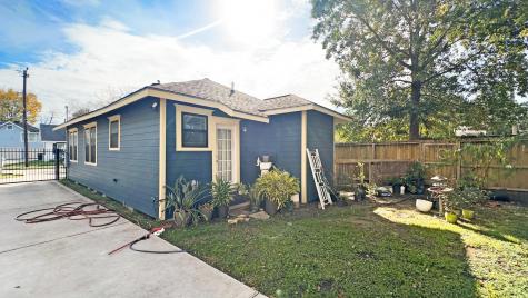 105 N Eastwood Street Houston TX 77011
