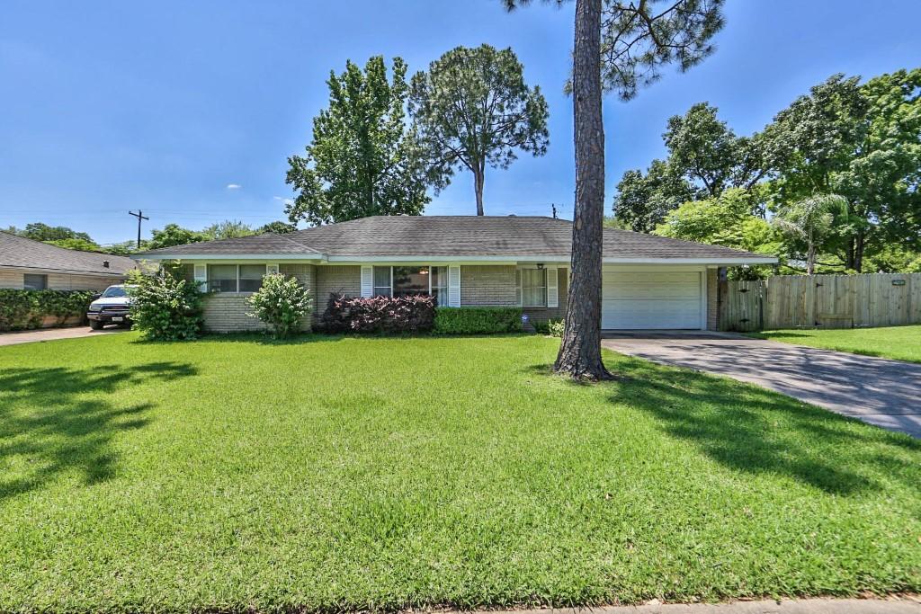 5511 Kinglet Street Houston TX 77096