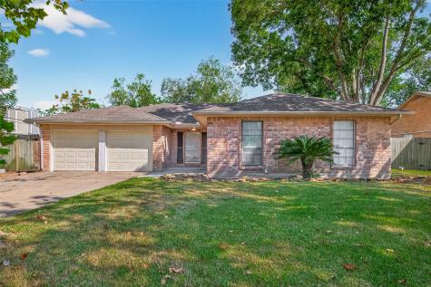 811 Lochmoor Lane Friendswood TX 77546