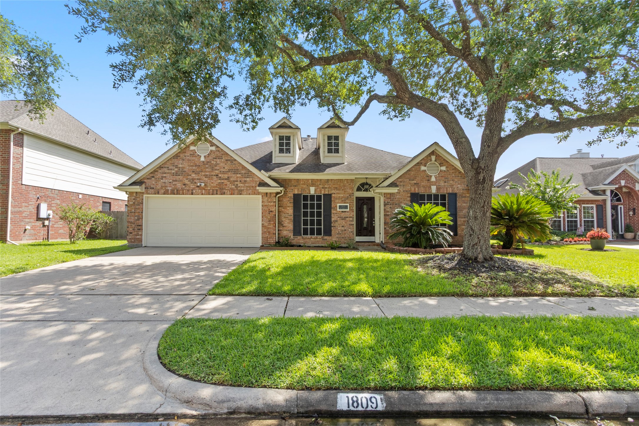 1809 Oak Cluster Circle Pearland TX 77581