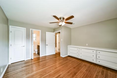855 Sara Rose Street Houston TX 77018