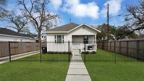 127 Amundsen Street Houston TX 77009