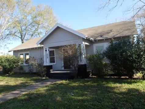 608 Merchant Street El Campo TX 77437