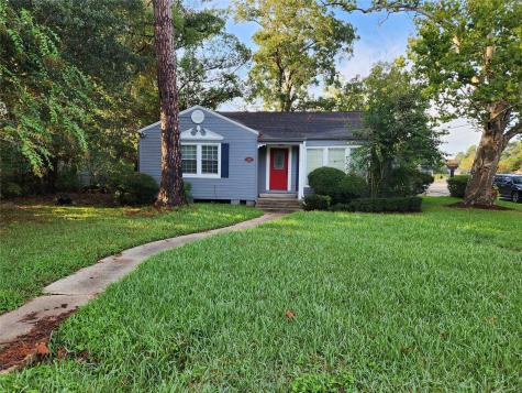 715 W Cleveland Street Alvin TX 77511