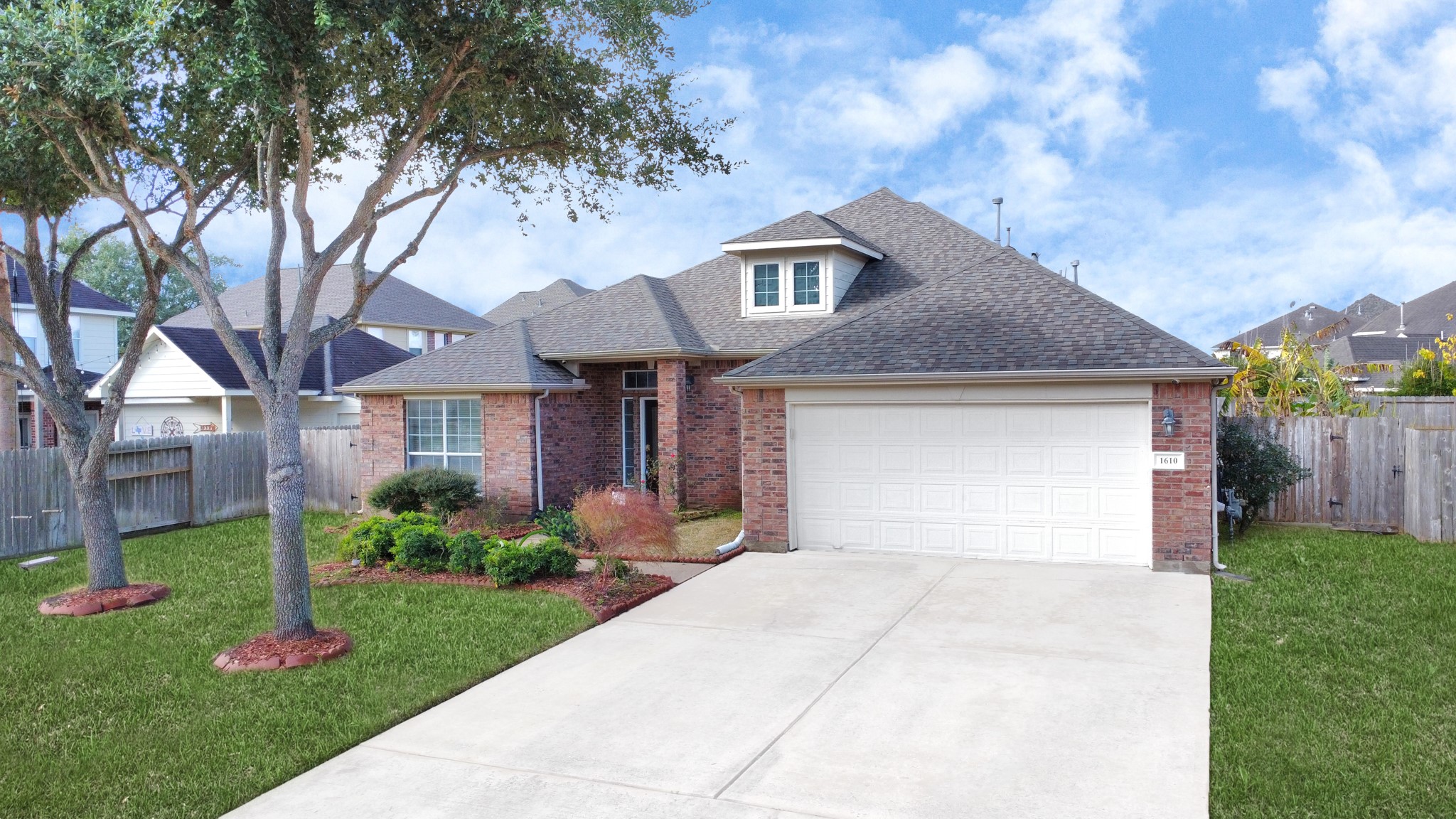 1610 Highland Glen Lane Pearland TX 77581