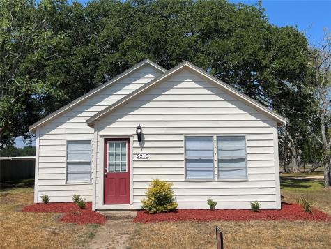 2215 Avenue I Danbury TX 77534