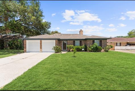 815 Pebbleshire Drive Houston TX 77062