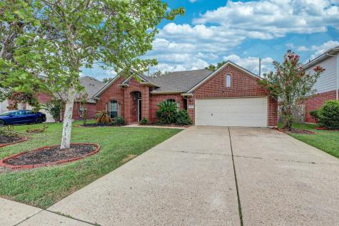 2207 Lake Wind Drive Pearland TX 77584
