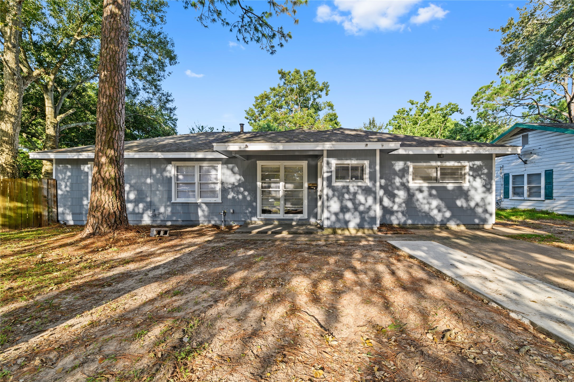 1008 E Camp Circle La Marque TX 77568