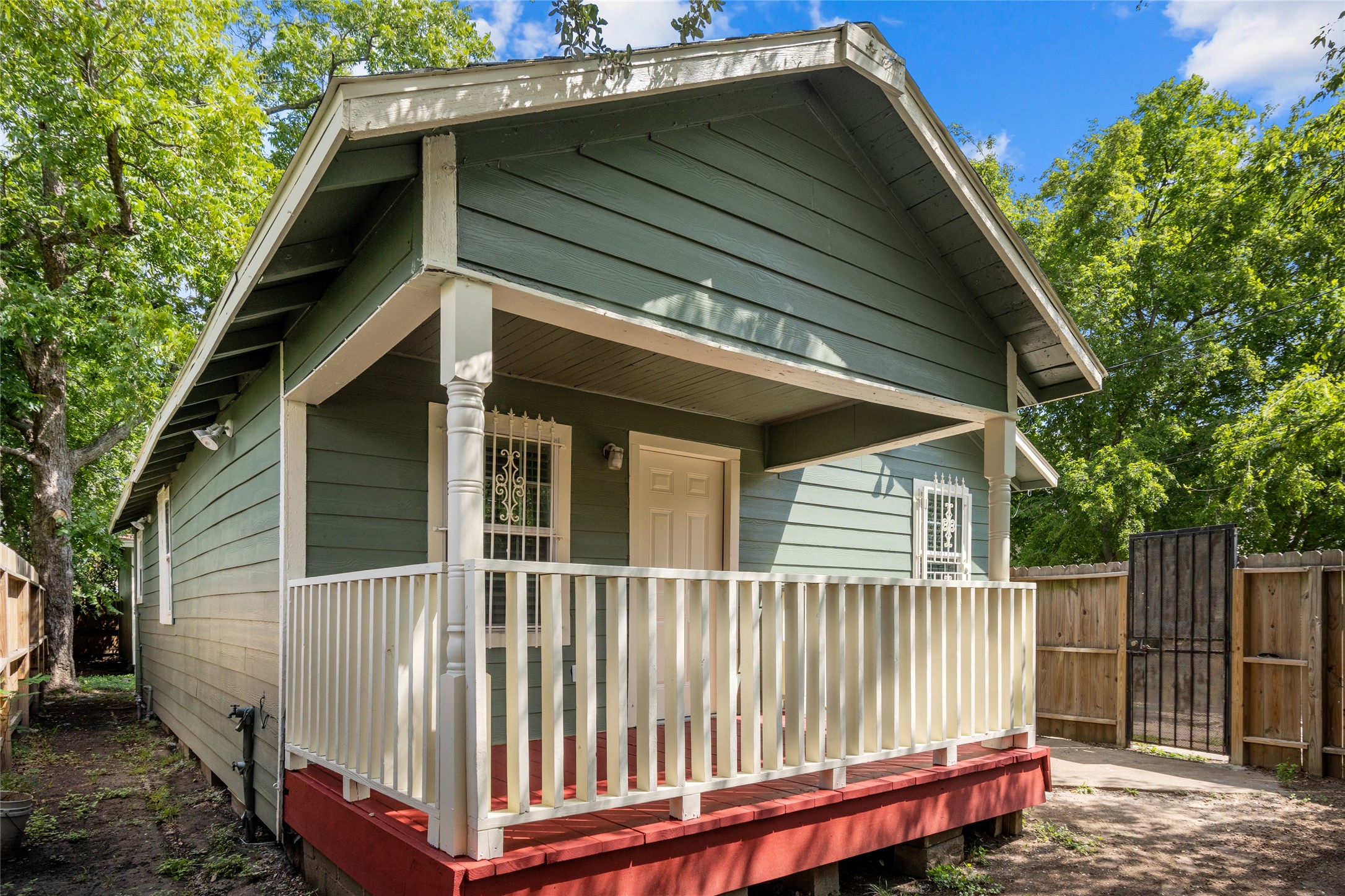 1011 E 39th Street Houston TX 77022