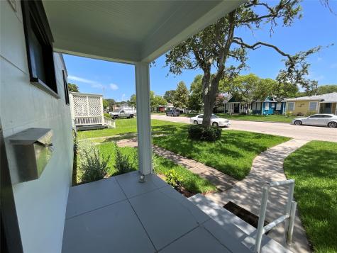 5118 Avenue S 1/2 Galveston TX 77551