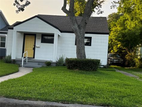 5118 Avenue S 1/2 Galveston TX 77551