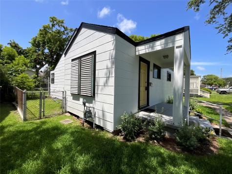 5118 Avenue S 1/2 Galveston TX 77551