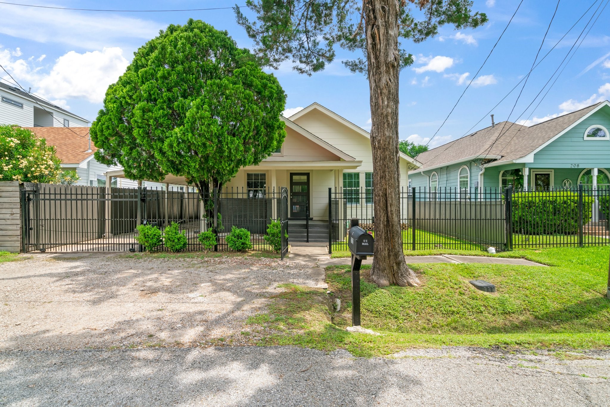 212 N Hutcheson Street Houston TX 77003