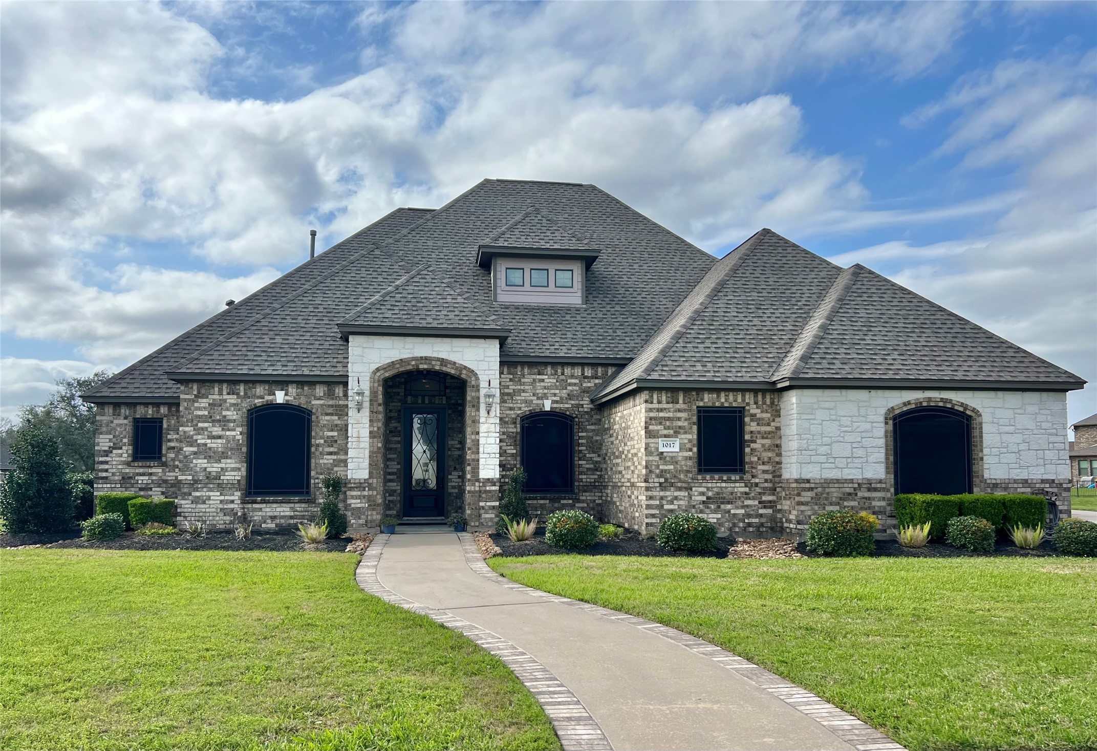 1017 Southern Oaks Drive Angleton TX 77515