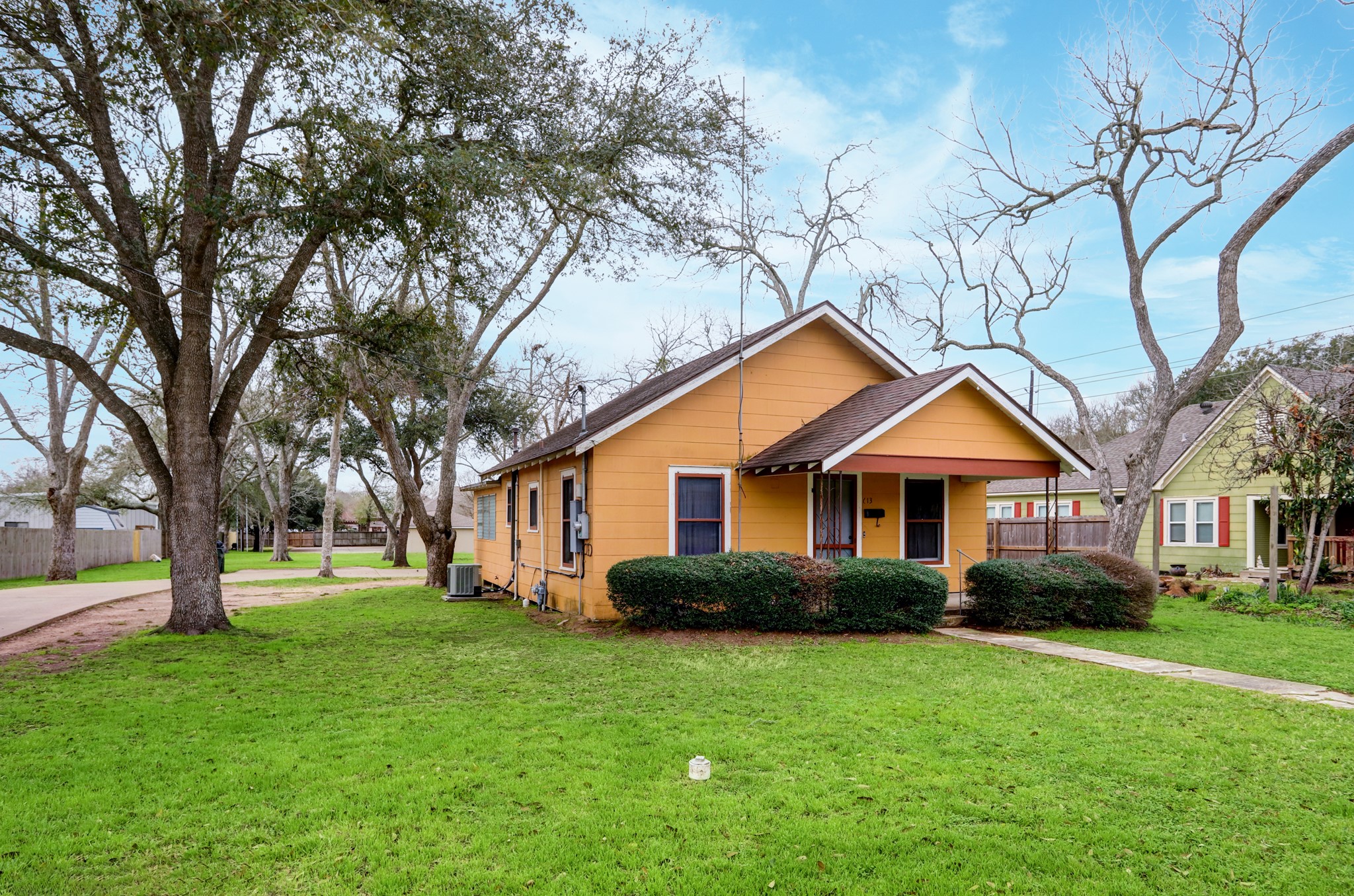 613 West Street Sealy TX 77474