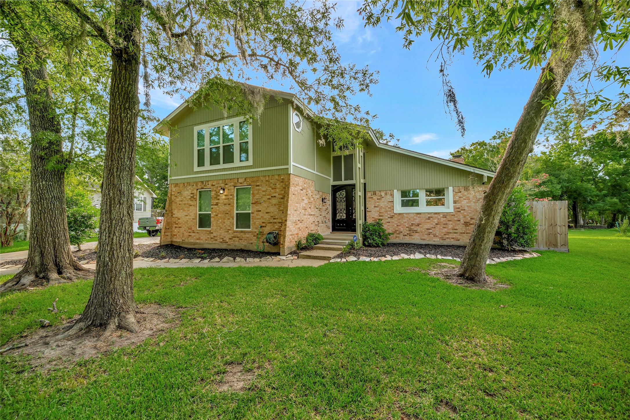 5346 Appleblossom Lane Friendswood TX 77546