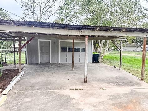 303 Lily Lane Wharton TX 77488