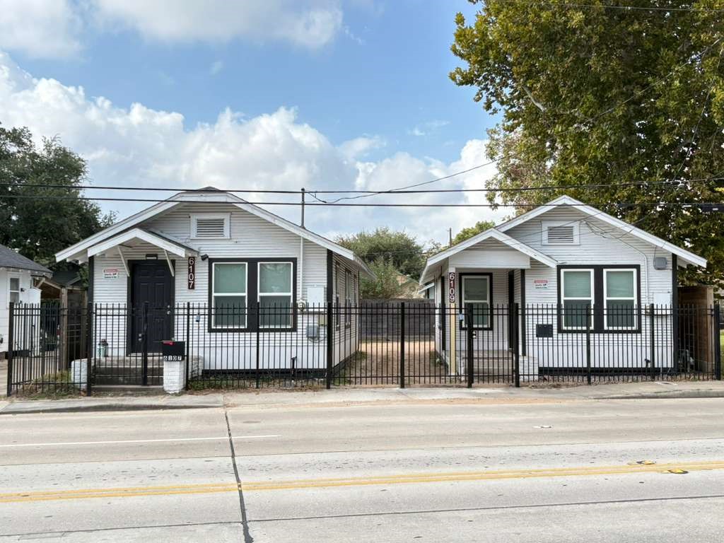 6107 N Main Street Houston TX 77008