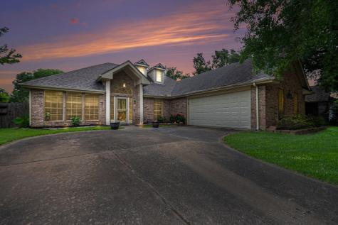 1813 Oak Wood Drive E Pearland TX 77581