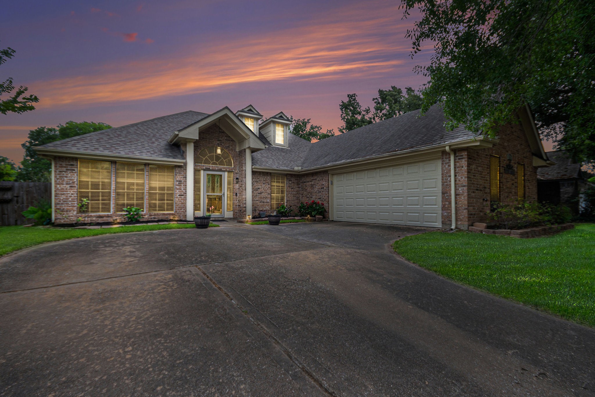 1813 Oak Wood Drive E Pearland TX 77581