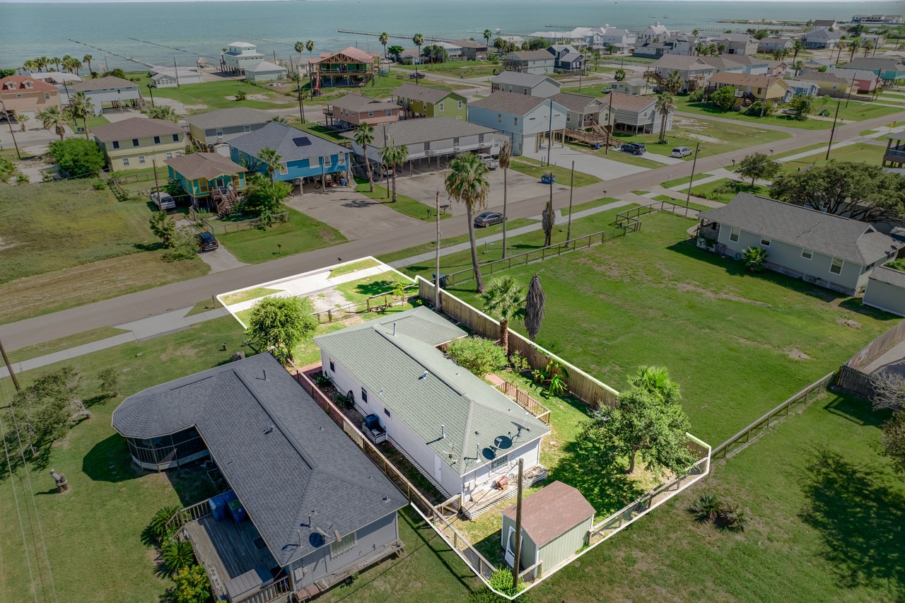 1307 S Live Oak Street Rockport TX 78382