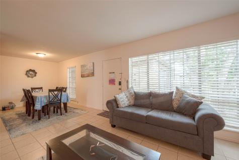 2201 Fountain View Drive 54 Houston TX 77057