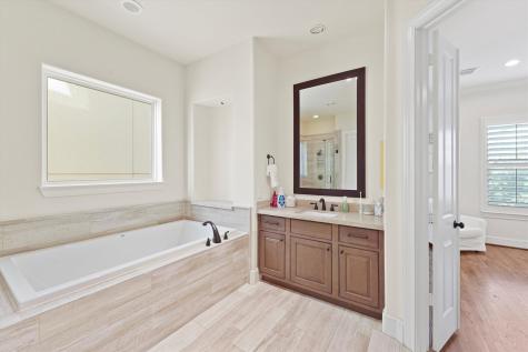 1823 Wrenwood Lakes Houston TX 77043
