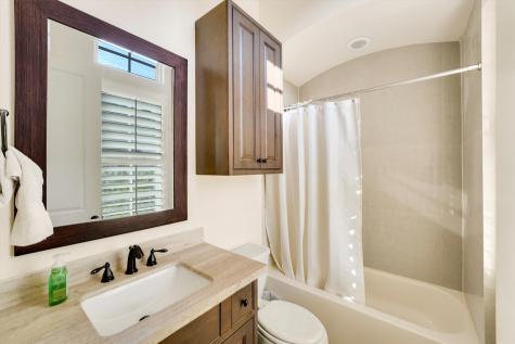 1823 Wrenwood Lakes Houston TX 77043