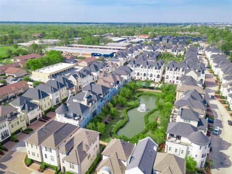 1823 Wrenwood Lakes Houston TX 77043